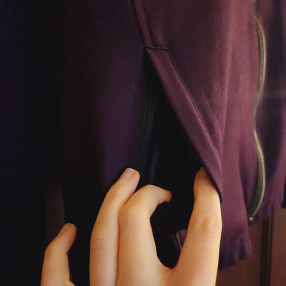 Tilley Canada Side Zipper Hooded Eggplant Purple Thumbholes Sweatshirt Sz. L - Picture 4 of 6